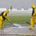 Maltempo, violento temporale su Roma: città in tilt, auto sommerse dall’acqua. Rinviata anche Lazio-Udinese di serie A [FOTO]