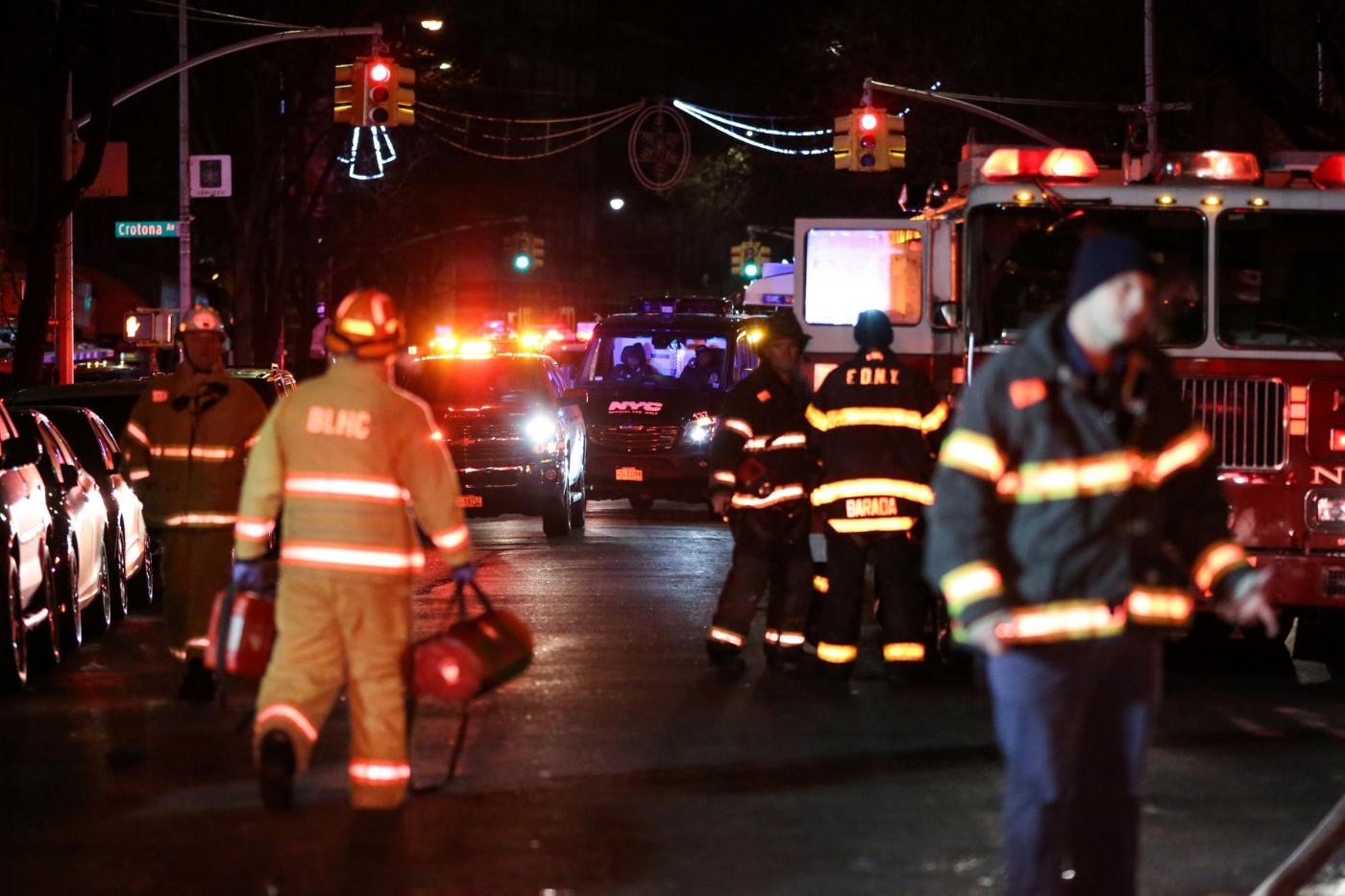 New York, in fiamme un palazzo nel Bronx