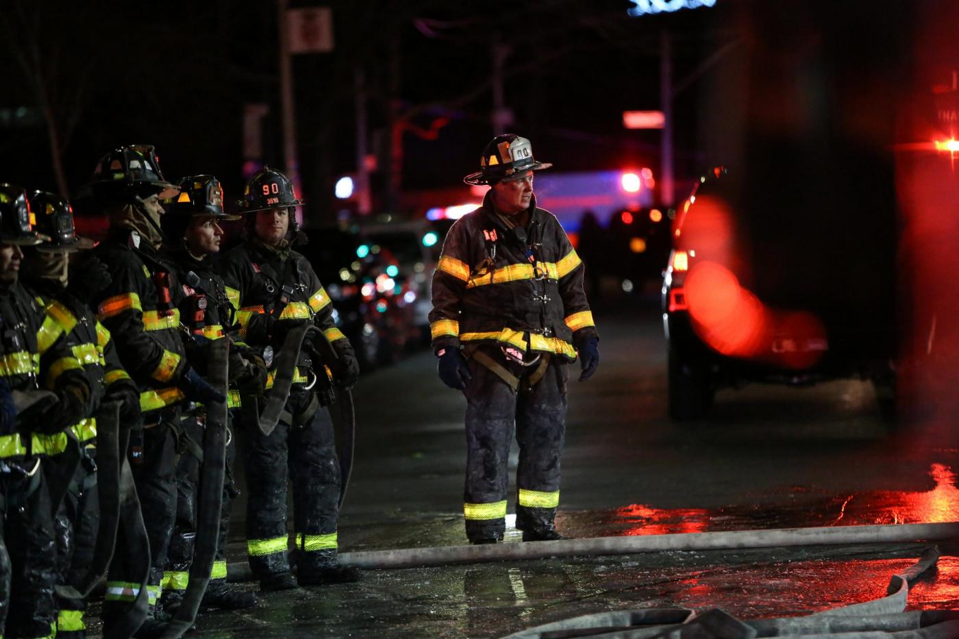 New York, in fiamme un palazzo nel Bronx