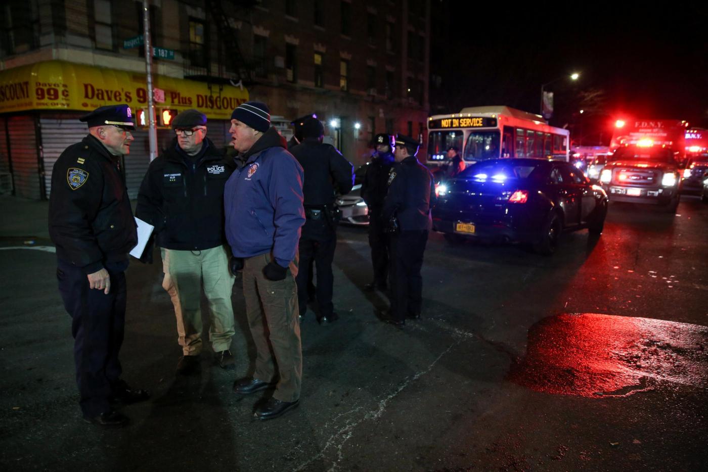 New York, in fiamme un palazzo nel Bronx