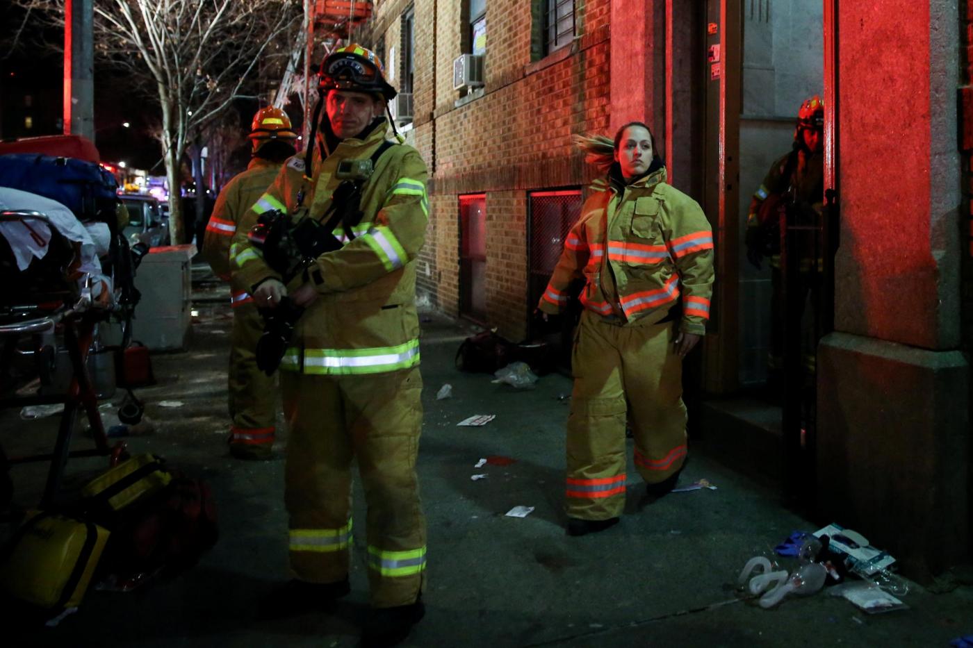 New York, in fiamme un palazzo nel Bronx