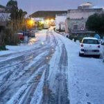 Lo straordinario spettacolo di Ponza imbiancata dalla gragnola [GALLERY]