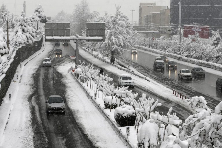 Iran, la neve a Tehran