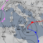 Allerta Meteo, il ciclone Africano diventa un “mostro” sul mar Jonio: pressione crollata a 989hPa, altre 24h di forte maltempo al Sud [LIVE]