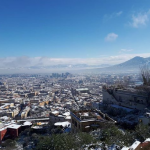 Napoli, scenario da era glaciale alle falde del Vesuvio con la neve portata dal Burian: GALLERY memorabile