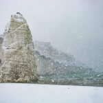 Burian, continua a nevicare in Puglia: 20cm a Vieste, un metro a Vico del Gargano. Ecco come Pizzomunno aspetta la sua Cristalda [FOTO e VIDEO]