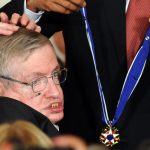 Stephen Hawking ci lascia nel Giorno del Pi Greco: ecco cosa voleva sulla sua lapide