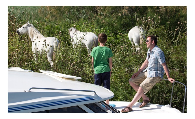 camargue houseboat