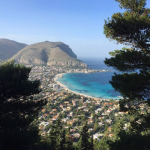 Caldo incredibile al Sud, +28°C in Sicilia: altro che Primavera, sembra già Estate! Spiagge gremite di bagnanti come a Luglio [FOTO]