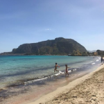 Caldo incredibile al Sud, +28°C in Sicilia: altro che Primavera, sembra già Estate! Spiagge gremite di bagnanti come a Luglio [FOTO]