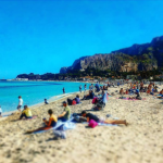 Caldo incredibile al Sud, +28°C in Sicilia: altro che Primavera, sembra già Estate! Spiagge gremite di bagnanti come a Luglio [FOTO]