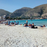 Caldo incredibile al Sud, +28°C in Sicilia: altro che Primavera, sembra già Estate! Spiagge gremite di bagnanti come a Luglio [FOTO]