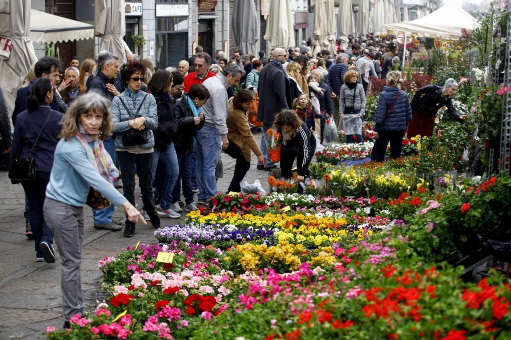 Milano, Fiori e sapori sul naviglio grande (1)