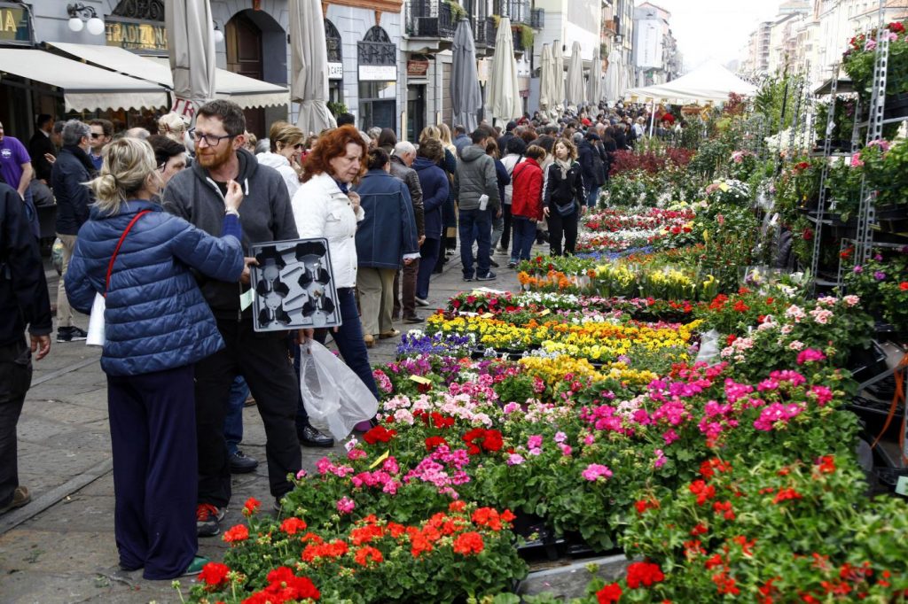 Milano, Fiori e sapori sul naviglio grande (1)