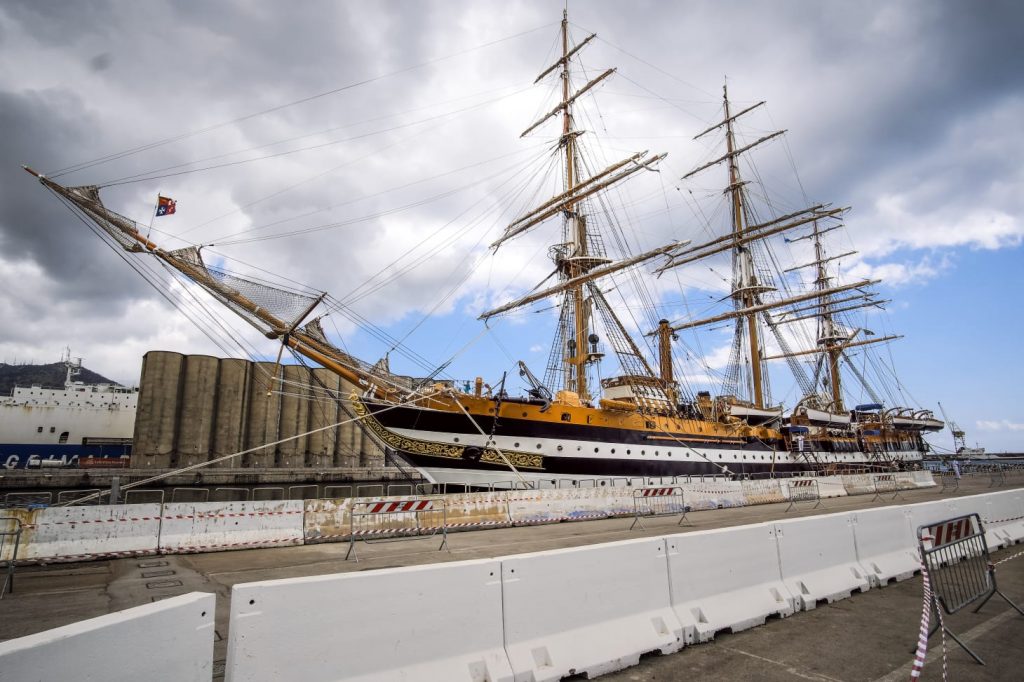 La Nave scuola Amerigo Vespucci