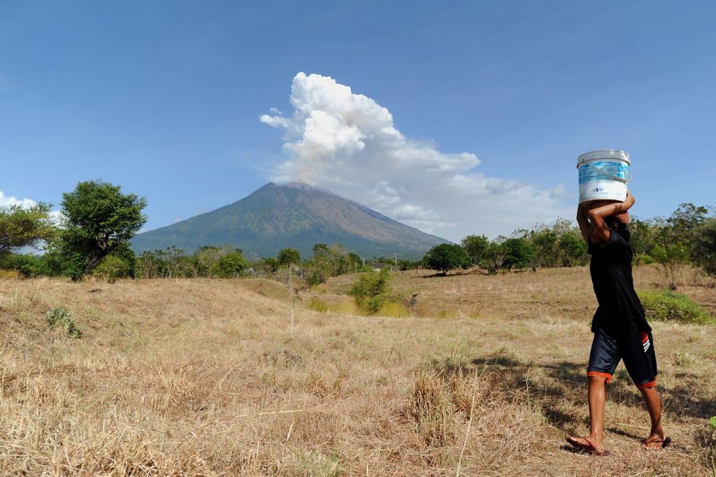 Indonesia, eruzione del vulcano Agung