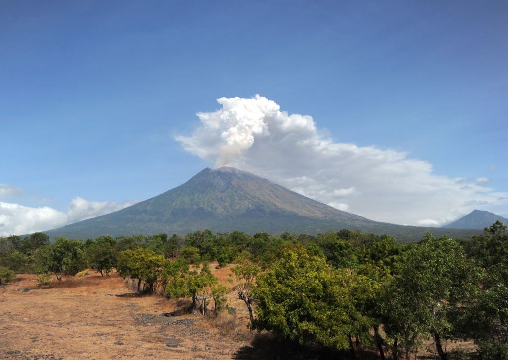 Indonesia, eruzione del vulcano Agung