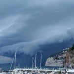 Maltempo, impressionante Shelf Cloud su Sorrento: le FOTO in diretta