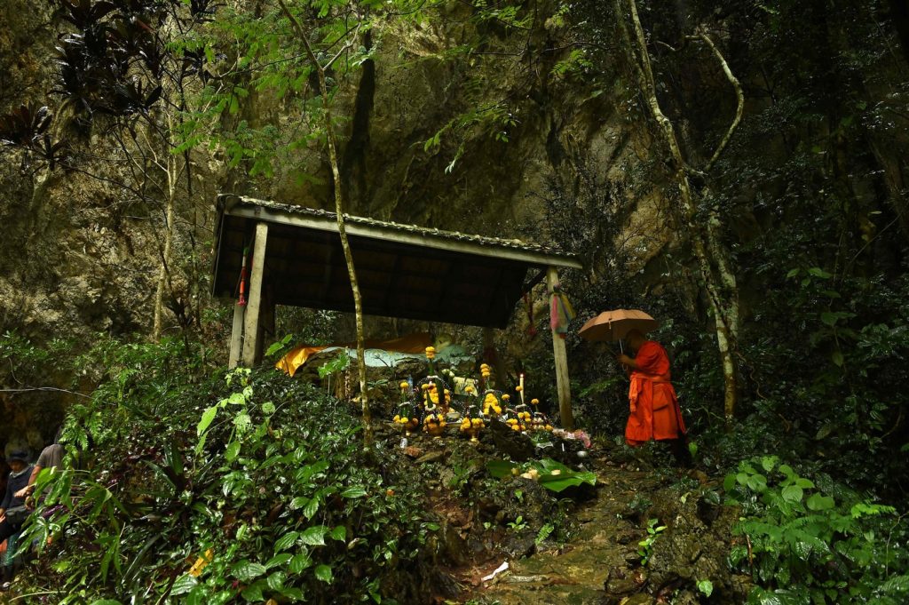 Thailandia, squadra di calcio intrappolata nelle grotte