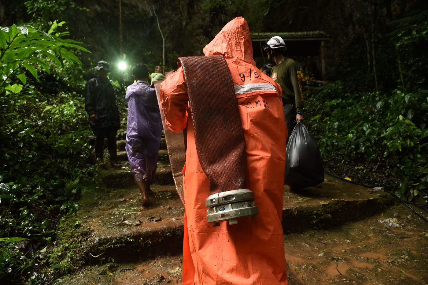 Thailandia, squadra di calcio intrappolata nelle grotte