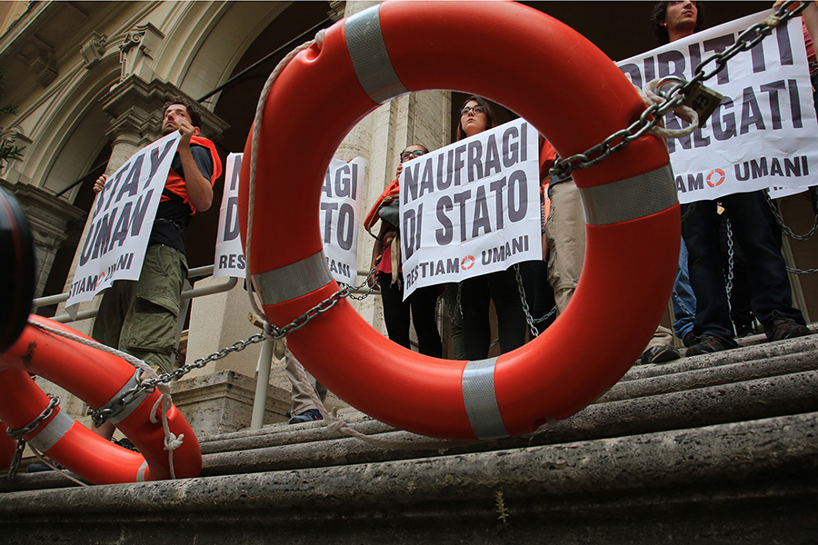 Greenpeace restiamo umani