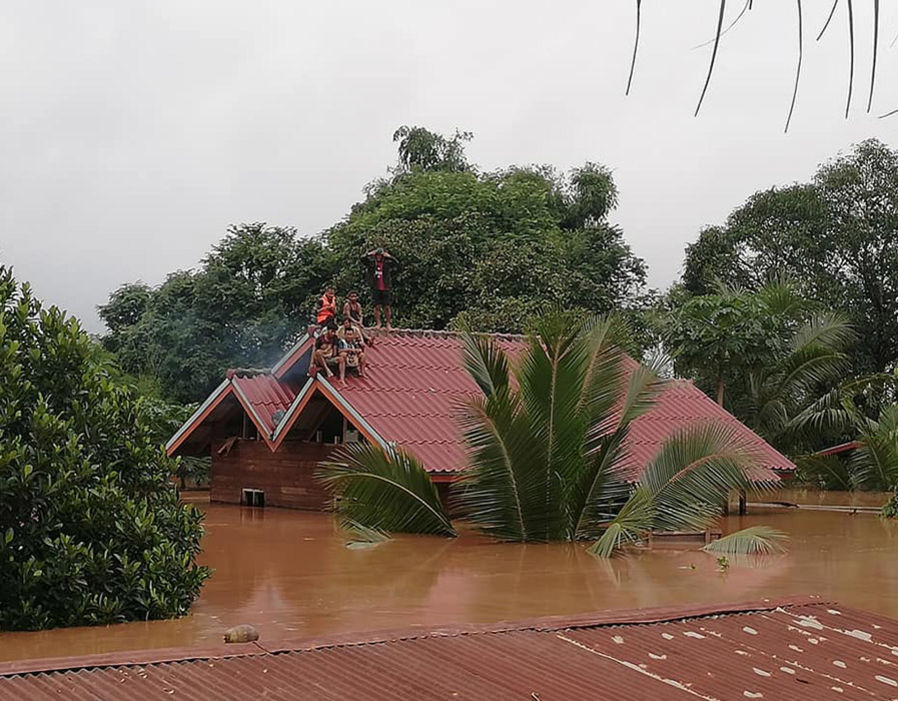 crollo diga laos