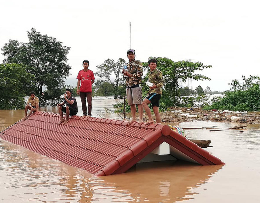 crollo diga laos