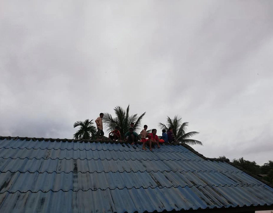 crollo diga laos