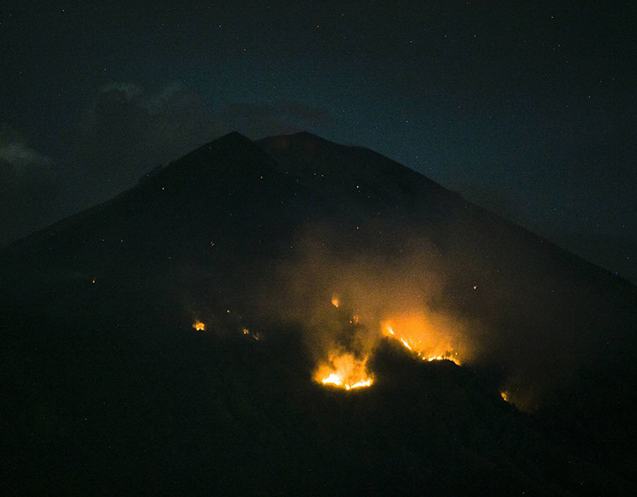 eruzione monte agung indonesia