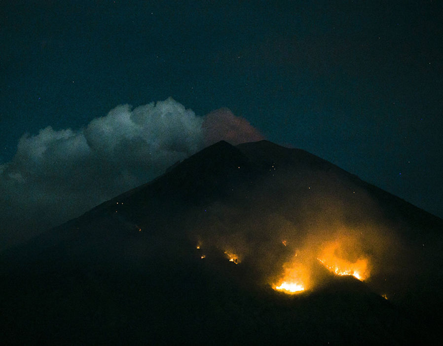 eruzione monte agung indonesia