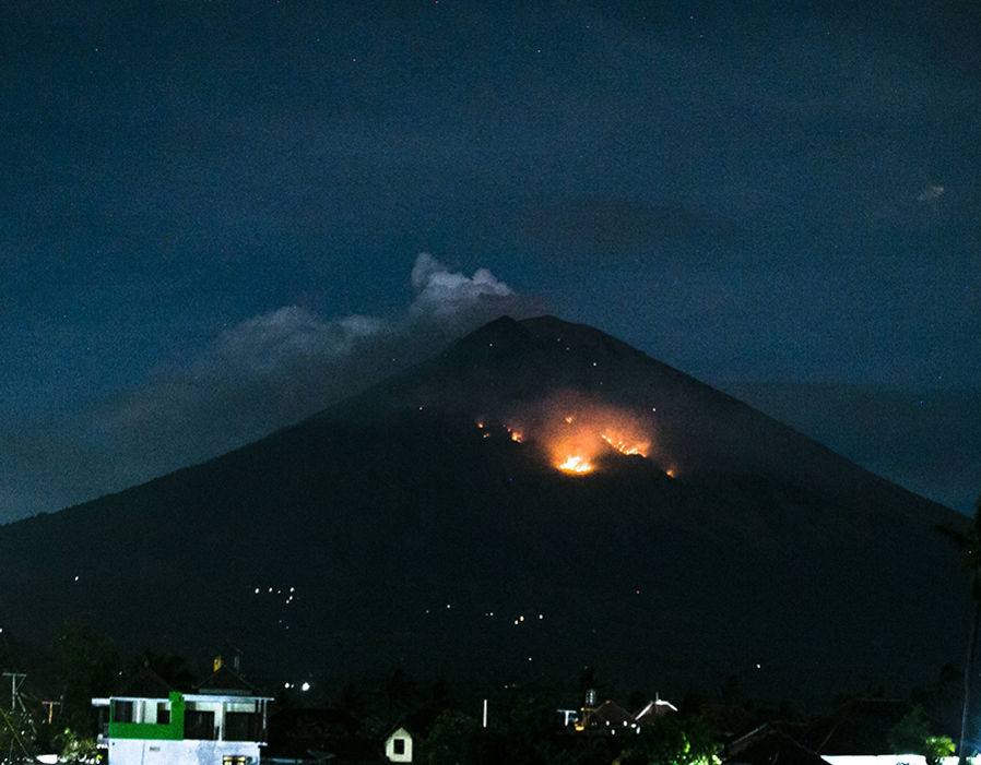 eruzione monte agung indonesia