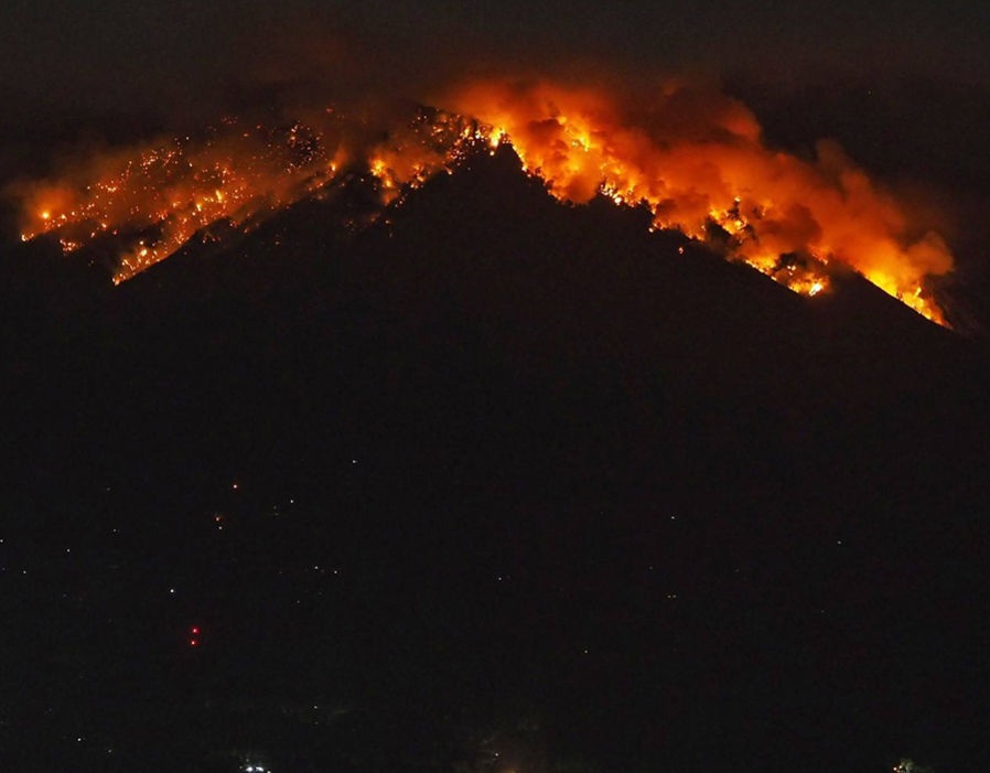 eruzione monte agung indonesia