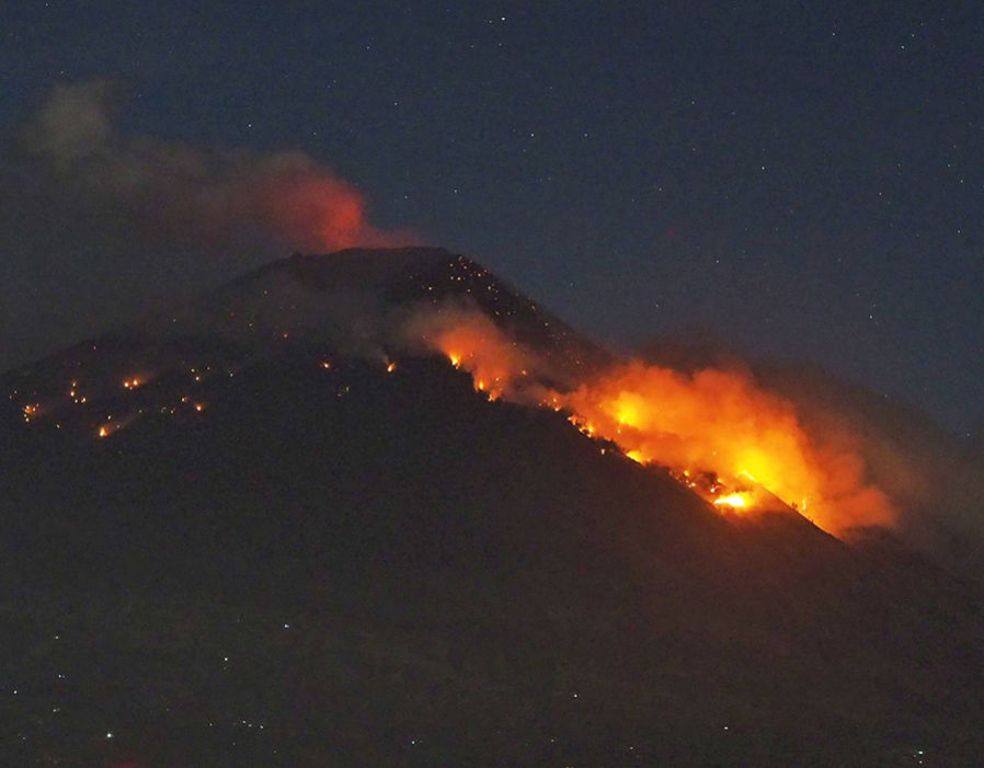 eruzione monte agung indonesia