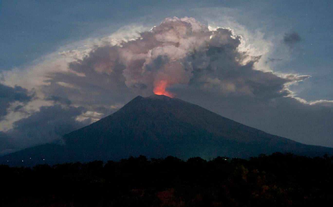 eruzione monte agung indonesia