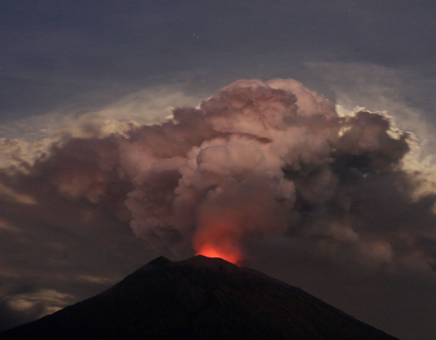 eruzione monte agung indonesia