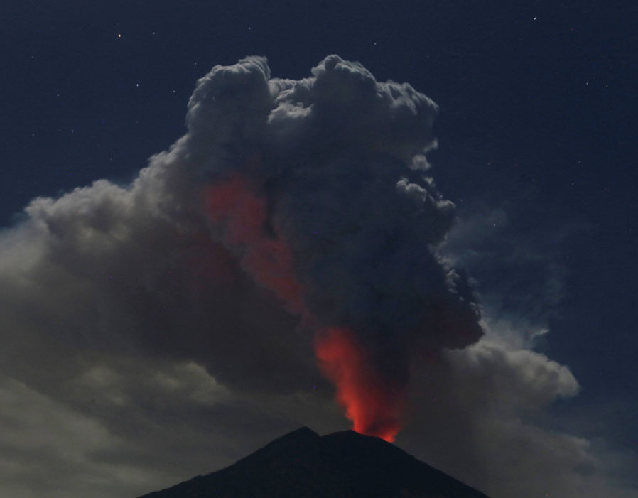 eruzione monte agung indonesia