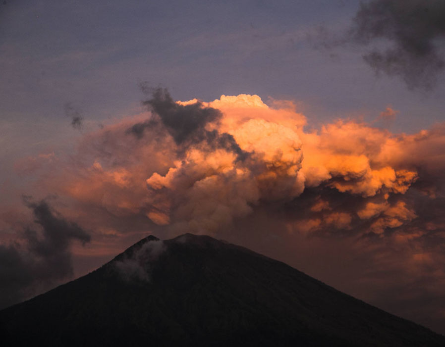 eruzione monte agung indonesia