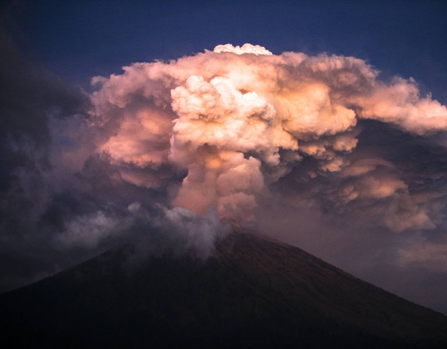 eruzione monte agung indonesia