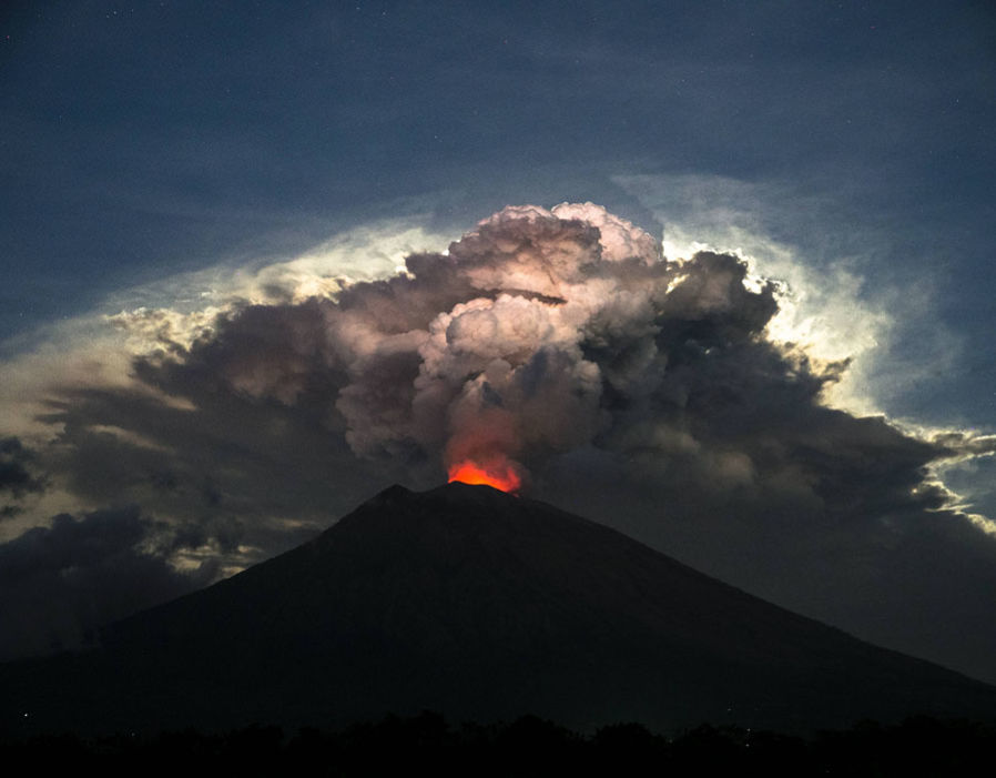 eruzione monte agung indonesia