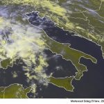 Allerta Meteo, furiosa sfuriata fredda sta per innescare maltempo estremo sull’Italia: allarme tornado e grandine tra stasera e domani al Centro/Sud