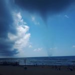 Meteo Italia LIVE: forte maltempo al Nord con freddo, nubifragi e tornado sulla Riviera di Levante mentre al Sud splende il sole e aumenta il caldo