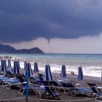 Meteo Italia LIVE: forte maltempo al Nord con freddo, nubifragi e tornado sulla Riviera di Levante mentre al Sud splende il sole e aumenta il caldo