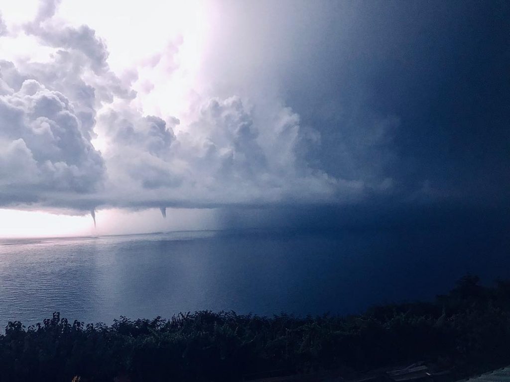 tornado liguria notte mare tromba marina tromba d'aria maltempo estate storm saette