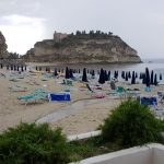 Maltempo in Calabria, 20 minuti di follia a Tropea: un violentissimo nubifragio devasta la spiaggia [FOTO e VIDEO]