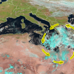 Allerta Meteo, l’Uragano Mediterraneo sta nascendo nel Golfo della Sirte: ciclogenesi in atto, allarme sullo Jonio [LIVE]