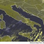 Allerta Meteo, l’Uragano Mediterraneo sta nascendo nel Golfo della Sirte: ciclogenesi in atto, allarme sullo Jonio [LIVE]