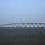 Cina, tutto pronto per il ponte sull’acqua più lungo del mondo: 55 km da Hong Kong a Macao a prova di terremoti e super tifoni [GALLERY]