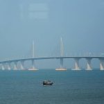 Cina, tutto pronto per il ponte sull’acqua più lungo del mondo: 55 km da Hong Kong a Macao a prova di terremoti e super tifoni [GALLERY]