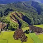 Violento terremoto in Giappone, un disastro provocato da enormi frane e liquefazione del suolo: stravolte le montagne dell’isola di Hokkaido [FOTO]