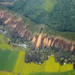 Violento terremoto in Giappone, un disastro provocato da enormi frane e liquefazione del suolo: stravolte le montagne dell’isola di Hokkaido [FOTO]